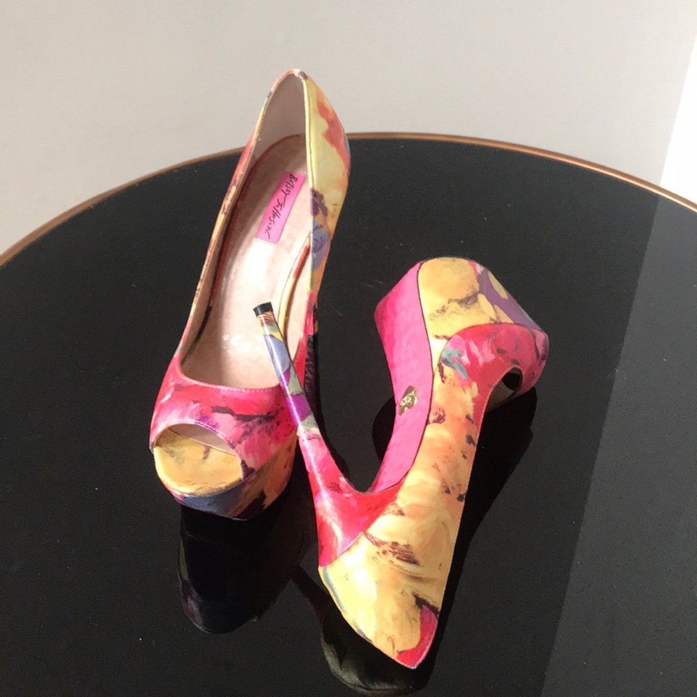 Shoes - Picture 4 of 5